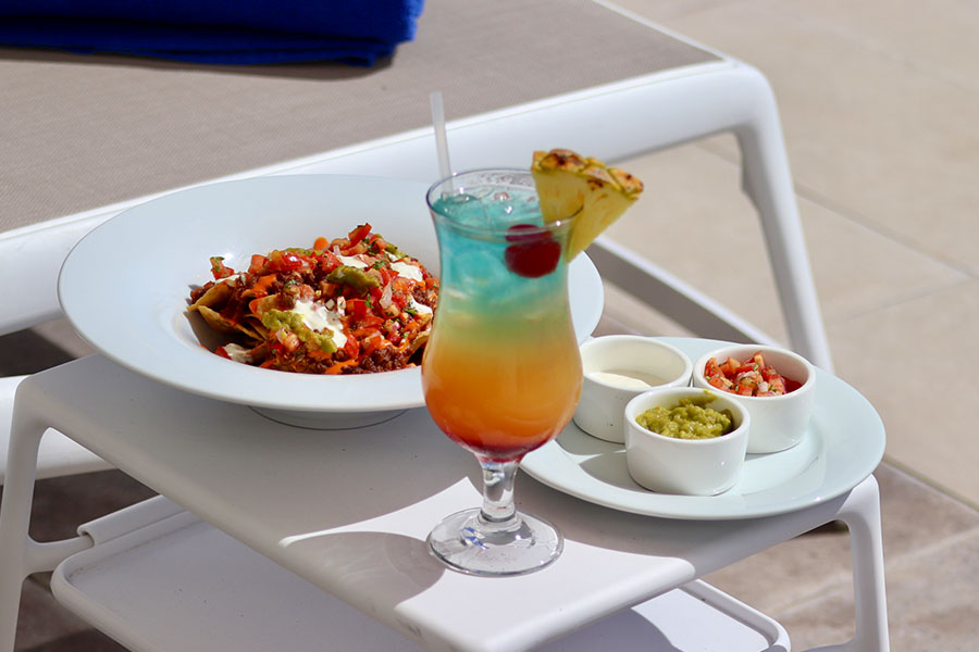 Bar pileta Days Inn Juan Dolio